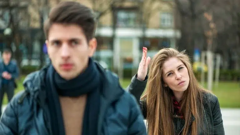 Wat het betekent als iemand het moeilijk vindt om hulp te vragen, volgens de psychologie.