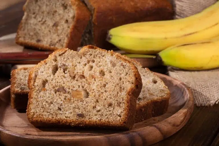 Met slechts een paar ingrediënten en zonder suiker kunt u deze gezonde en heerlijke cake bereiden.